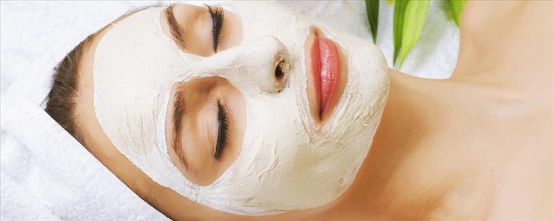 De Tan with Skin Whitening/Fruit Facial/Anti Acne (pimple) Facial + Hot Oil Massage with Hair Spa + Normal Hair Cut + Eyebrows